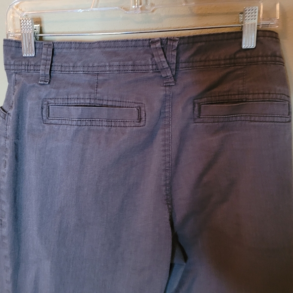 Gloria Vanderbilt gray pants. Pockets in front - Picture 2 of 4
